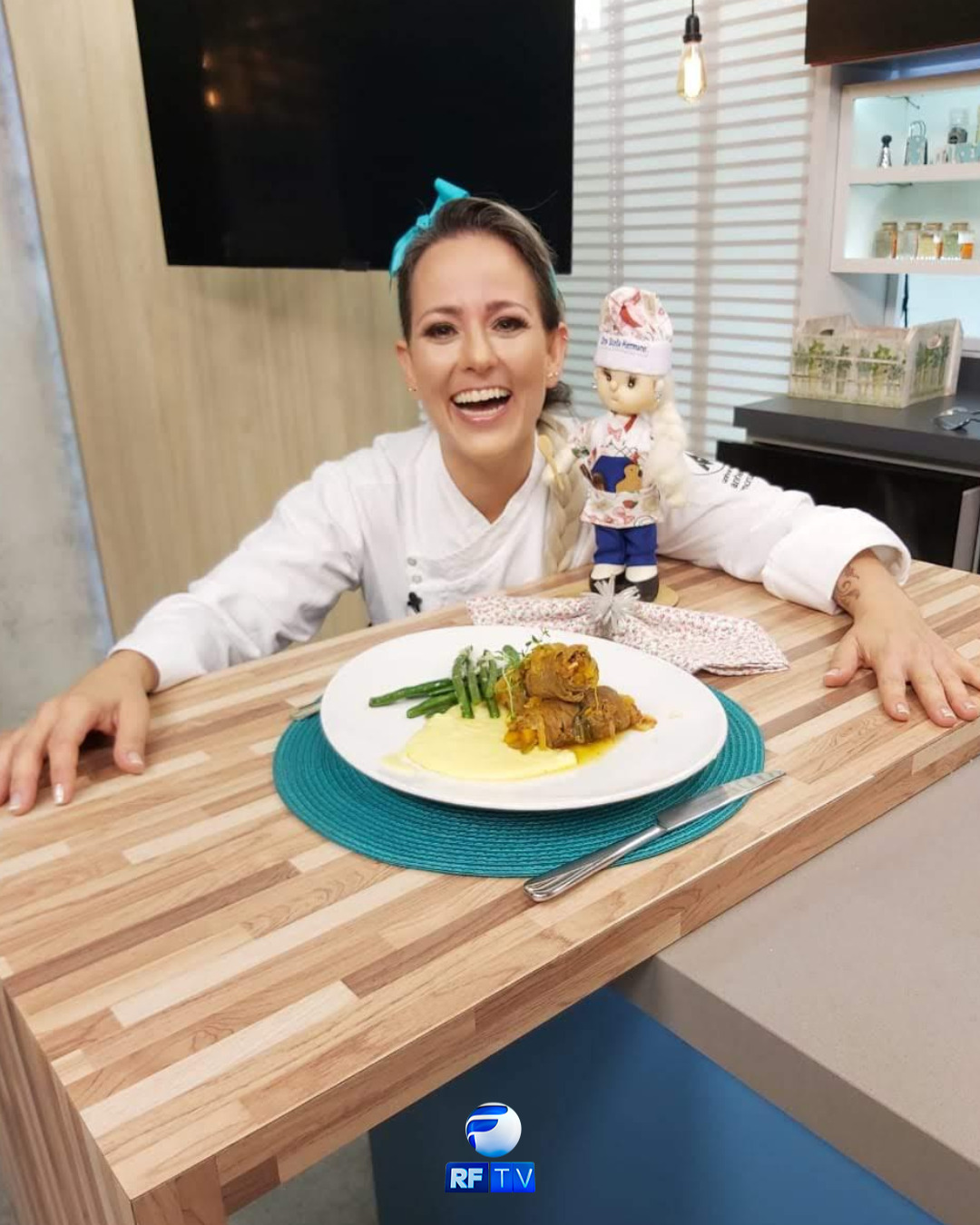 🥑🍓 Quer transformar sua alimentação sem complicação?
Então você não pode perder o Sabor Saudável! 😍👩🍳
De segunda a sexta, às 15h, a nossa Nutri Chef Stella Herrmann te ensina receitas fáceis, rápidas e deliciosas para deixar o seu dia a dia muito mais saudável! 🥗✨
✅ Dicas práticas de cozinha saudável
✅ Receitas que ficam prontas em minutos
✅ Ingredientes simples e cheios de sabor
Vem descobrir como comer bem pode ser simples e muito gostoso! 🍴🌿
Marque quem vai amar essa dica e já ative o lembrete! 🔔💬
#SaborSaudável #ReceitasSaudáveis #NutriChef #CulináriaSaudável #VidaLeve
