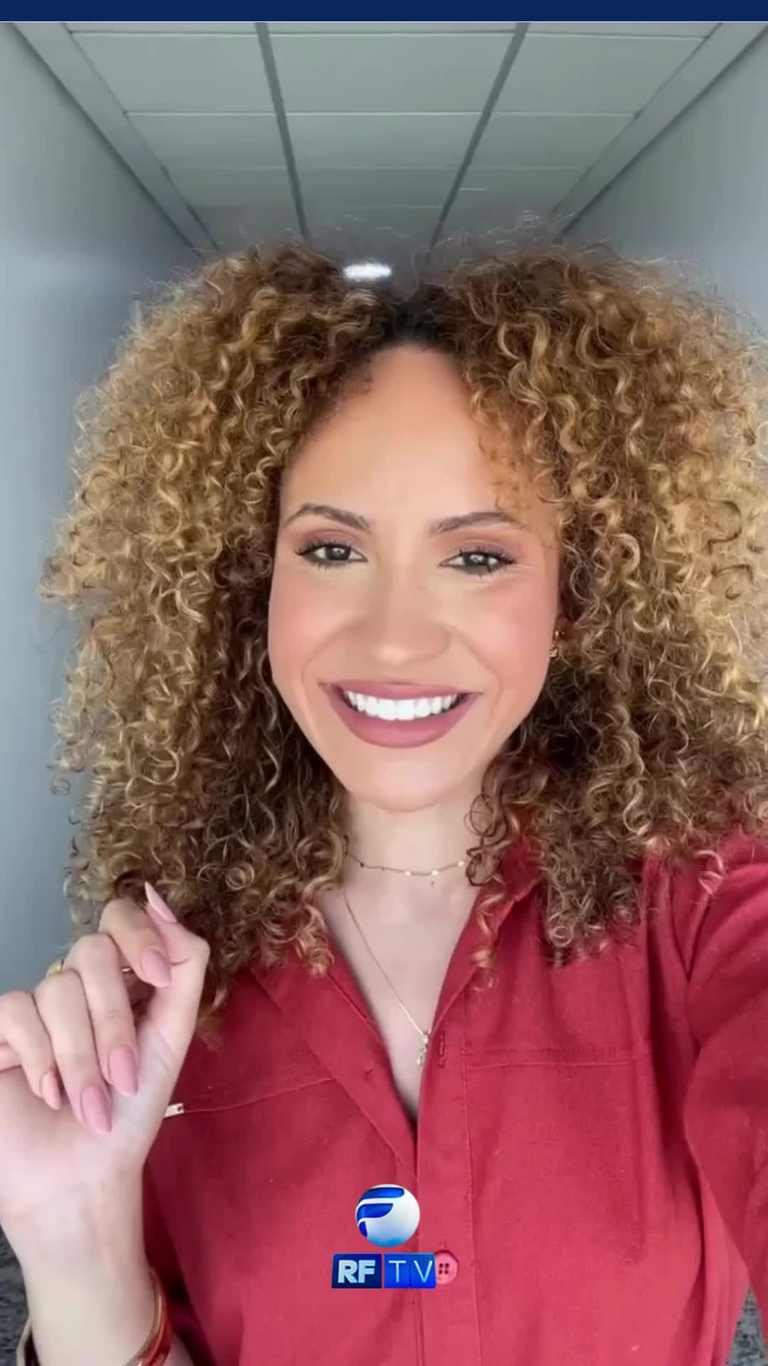 🎉 Tarde boa é com ela: Roberta Galdino no RF Com Você! 🎉
Quer deixar sua tarde mais leve, divertida e cheia de novidades? Então você já sabe: tem muita informação, curiosidades, entrevistas exclusivas e tudo sobre o mundo dos famosos na tela da RFTV! 💬✨
De segunda a sexta, às 16h00, o seu encontro é com Roberta Galdino, trazendo aquele astral lá no alto e conteúdo que prende do começo ao fim!
📺 Não perde, hein? O seu fim de tarde tem nome: RF Com Você!
#RFComVocê #RobertaGaldino #RFTV #TardeAnimada #Entretenimento #Famosos