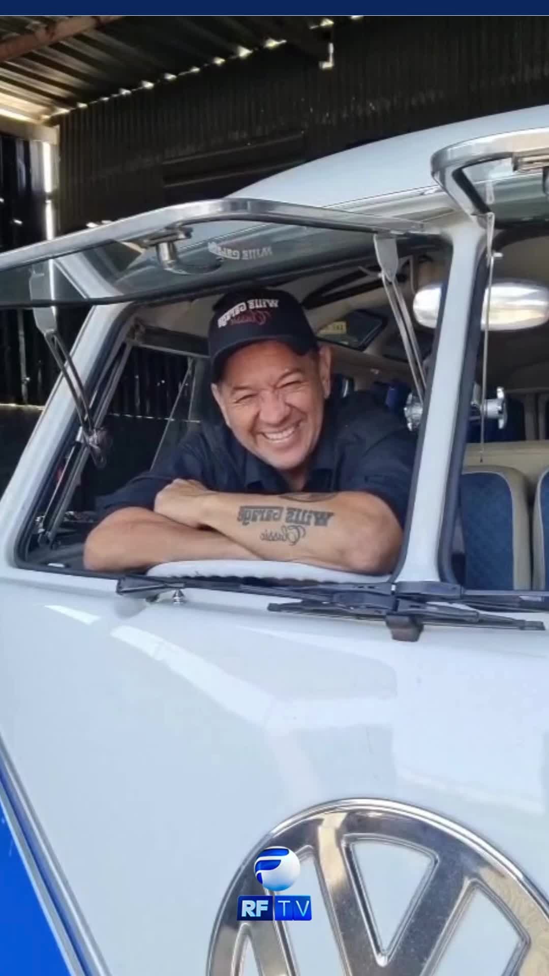 🚗✨ Estreia com estilo no SOS Caranga!
No último domingo (27/04), foi ao ar o primeiro episódio do SOS Caranga, com a entrega especial da Kombi reformada para o chef Érick Jacquin! 👨🍳🚐
E já neste domingo, 04/05, tem o segundo episódio no ar com mais emoção, reforma e histórias sobre quatro rodas!
📺 Não perca! Todo domingo, às 11h da manhã, na RFTV!
#SOSCaranga #RFTV #ÉrickJacquin #Carros #ReformaAutomotiva #ProgramaDeTV