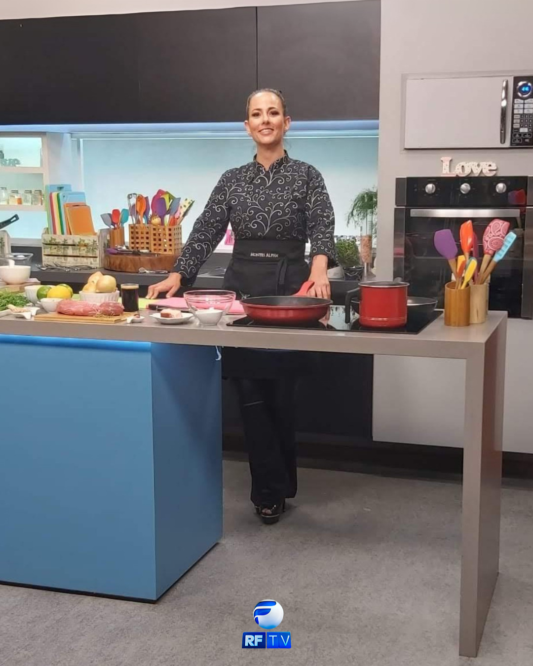 🥗✨ Sabor Saudável com a Nutrichef Stella Herrmann!
De segunda a sexta, às 15h, a Stella Herrmann te ensina receitas fáceis, nutritivas e deliciosas pra deixar sua rotina mais leve e saudável!
🍴 Não perca, só na tela da RFTV!
#SaborSaudável #NutrichefStellaHerrmann #ReceitasSaudáveis #RFTV