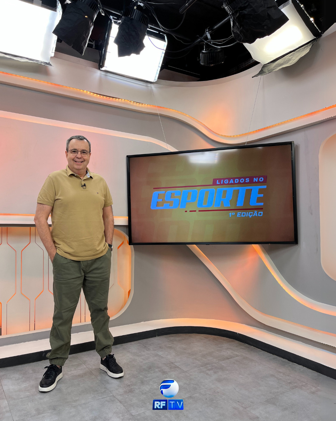 ⚽ Ligados no Esporte – Primeira Edição com Osvaldo Luis!
A partir do meio-dia, você confere as principais notícias do mundo esportivo: resultados, análises, bastidores e muito mais!
🏆 Futebol, esportes olímpicos, movimentações do mercado e tudo o que o torcedor quer saber, você acompanha aqui na RFTV!
📅 De segunda a sexta, às 12h, o esporte é destaque por aqui!
#LigadosNoEsporte #OsvaldoLuis #EsporteNaRFTV #Futebol #NotíciasDoEsporte