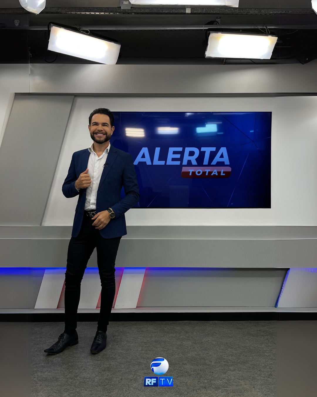 📢 Espalha pra todo mundo!
Edinho Fernandes te espera já já com muita informação e as notícias que marcaram o dia!
Vem com a gente no Alerta Total, de segunda a sexta, às 17h, na tela da RFTV.
É notícia com impacto, verdade e compromisso com você!
#AlertaTotal #EdinhoFernandes #RFTV #NotíciasQueImpactam #InformaçãoDeVerdade