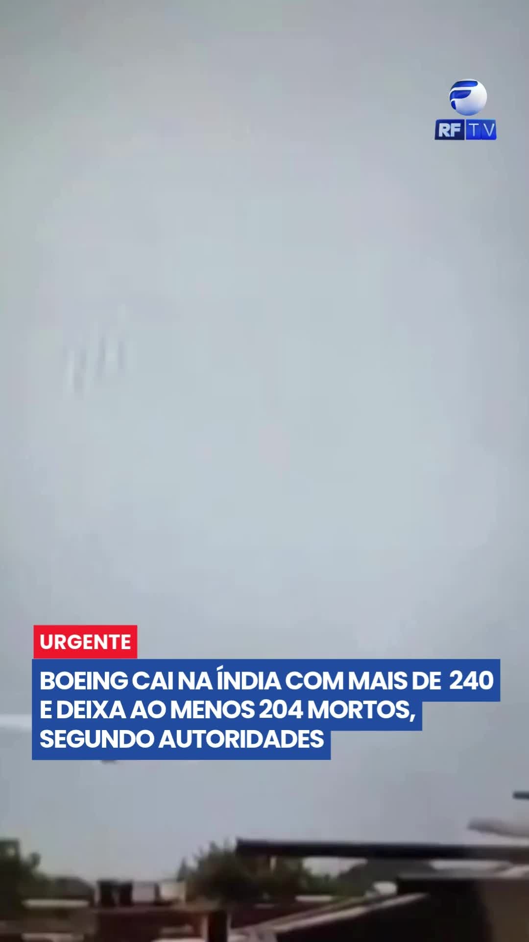 🚨 Tragédia nos céus da Índia
O voo AI171 da Air India, com destino a Londres, caiu nesta quinta-feira (12) pouco após decolar do Aeroporto Internacional Sardar Vallabhbhai Patel, em Ahmedabad, na Índia.
A aeronave, um Boeing 787-8 Dreamliner, transportava 242 pessoas — incluindo dois pilotos, dez comissários de bordo, 217 adultos e 11 crianças. Pouco depois da decolagem, o avião emitiu um alerta de emergência (mayday) antes de perder contato com o controle de tráfego aéreo, segundo informações do órgão de aviação civil indiano.
A bordo estavam 169 cidadãos indianos, 53 britânicos, sete portugueses e um canadense, conforme informou a Air India à agência Reuters.
As autoridades locais ainda não divulgaram informações oficiais sobre sobreviventes ou as possíveis causas do acidente. Equipes de resgate estão no local.
#AirIndia #AcidenteAéreo #AI171 #Aviação #NotíciaUrgente