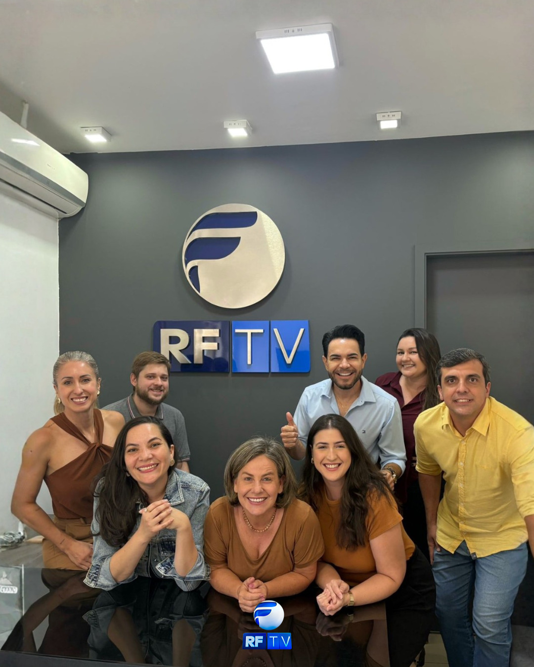 Por trás de cada notícia, existe compromisso, responsabilidade e muito trabalho em equipe.
Essa é a equipe de Limeira, formada por profissionais que vivem o jornalismo no dia a dia, com dedicação, atenção aos detalhes e respeito ao público.
Orgulho de quem faz a informação acontecer todos os dias. 💙