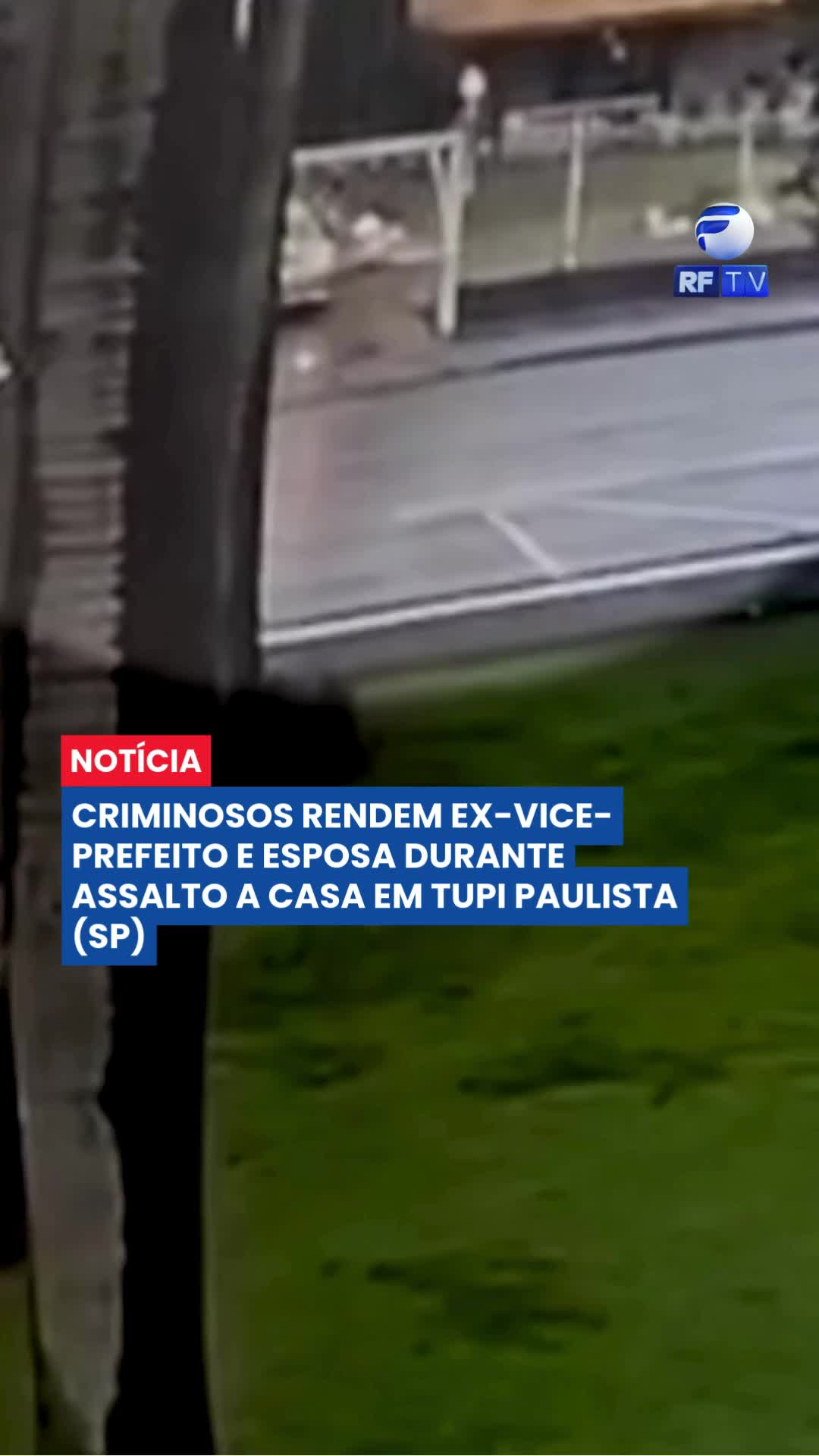 🚨 Quadrilha invade casa de ex-vice-prefeito no interior de SP

Criminosos da região metropolitana de São Paulo estariam se aproveitando da tranquilidade das cidades do interior para praticar assaltos a imóveis de alto padrão.

Desta vez, o alvo foi a residência do ex-vice-prefeito de Tupi Paulista. O crime aconteceu durante a madrugada, enquanto o casal dormia. Os invasores armados renderam as vítimas, que foram amarradas, e roubaram joias e outros objetos de valor.

Câmeras de segurança registraram o momento em que os criminosos fugiram com um carro da família. Segundo a polícia, o veículo utilizado na ação tinha placas clonadas e foi abandonado posteriormente.

A ação abalou o sossego da cidade, que tem cerca de 15 mil habitantes, e revelou a atuação organizada de uma quadrilha especializada nesse tipo de crime.

Até o momento, três homens e uma mulher foram presos suspeitos de participação no assalto. As investigações continuam para localizar outros integrantes do grupo.

#InteriorSP #TupiPaulista #Assalto #Segurança #Polícia