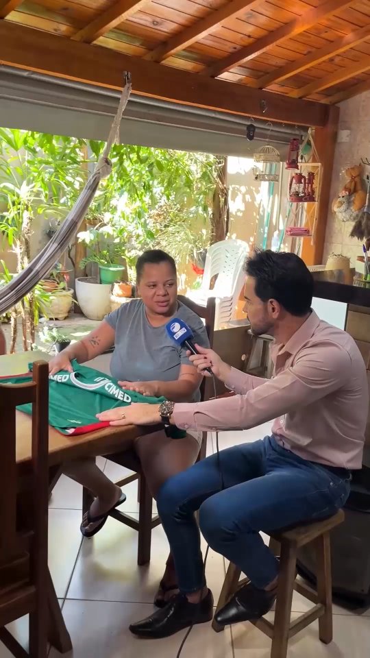 💔 Ela precisa da nossa ajuda.

Beatriz, de Limeira (SP), enfrenta desde março de 2025 uma batalha extremamente dolorosa contra a Neuralgia do Trigêmeo, uma condição conhecida como a pior dor do mundo.

São dores constantes, 24 horas por dia, com crises intensas de choque, queimação e câimbras no rosto. Uma dor que interrompeu completamente sua rotina, seus planos e sua qualidade de vida.

Ela já tentou todos os caminhos possíveis:
• Tratamentos medicamentosos
• Cirurgia com balão na face
• Duas tentativas de bloqueio do nervo

Infelizmente, nenhum desses tratamentos trouxe o resultado esperado.

Após novos exames, os médicos identificaram que o problema pode estar relacionado a uma inflamação ou até um tumor na base do nervo, dentro do cérebro.

Hoje, a última esperança da Beatriz é uma cirurgia de crânio aberto com um especialista em Curitiba.

Para conseguir realizar esse procedimento, ela precisa arrecadar recursos para:
• A cirurgia
• Transporte até Curitiba
• Internação em UTI e quarto no pós-operatório
• Medicamentos
• Retornos médicos durante a recuperação

✨ Cada contribuição é um passo em direção à cura.

Se você puder ajudar, qualquer valor faz diferença.
E se não puder contribuir financeiramente, compartilhar esta mensagem já ajuda muito.

📌 Pix: beatrizgiovana75@gmail.com

Vamos juntos transformar dor em esperança. 🤍