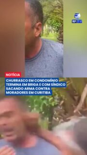 🚨 Confusão em condomínio termina com síndico sacando arma durante briga

Moradores e outras pessoas que estavam no local registraram em vídeo uma confusão em um condomínio após uma discussão durante um churrasco. Nas imagens, o síndico aparece discutindo com participantes da confraternização e também gravando a situação com o celular.

Segundo relatos, o desentendimento teria começado por causa do barulho da reunião, organizada por uma moradora do condomínio.

Durante a discussão, um homem avança contra o síndico e acerta um soco no rosto dele. Em seguida, o síndico saca uma pistola, o que provoca uma briga generalizada.

De acordo com uma moradora, o síndico chegou a apontar a arma para pessoas que estavam no local, incluindo mulheres e crianças. Algumas pessoas tentaram conter a situação e acalmar os ânimos, entre elas um homem que se identificou como policial penal.

#Confusão #Condomínio #Segurança #Polícia #Brasil #Notícia #Violência
