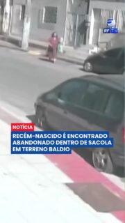🚨 Um recém-nascido foi encontrado abandonado dentro de uma sacola plástica na manhã desta quinta-feira, em Guarapari.

O bebê foi localizado por um médico que passava pela rua e ouviu o choro vindo de um terreno baldio. A criança estava enrolada em uma toalha velha, ainda com o cordão umbilical, ao lado de uma sacola contendo a placenta.

O recém-nascido recebeu atendimento do Samu e da Polícia Militar e foi encaminhado ao Hospital Infantil Francisco de Assis. Segundo as primeiras informações, o bebê aparentava estar saudável.

O caso será investigado pela Polícia Civil. Até o momento, não há informações sobre quem abandonou a criança.

#Guarapari #RecemNascido #Noticias #PoliciaCivil #Samu #EspíritoSanto