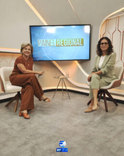 Recebemos em nosso estúdio, no programa do dia 20/04, a arquiteta especialista em ambientes de saúde, Kátia Fugazza.

Durante a entrevista, conversamos sobre como fatores como iluminação, ruídos, organização dos espaços e até a presença de janelas podem impactar diretamente o tempo de internação, a percepção da dor e o bem-estar dos pacientes.

O conteúdo foi ao ar ontem na tela da RFTV. Se você perdeu, não se preocupe: confira a entrevista completa no nosso canal do YouTube @rftvoficial.