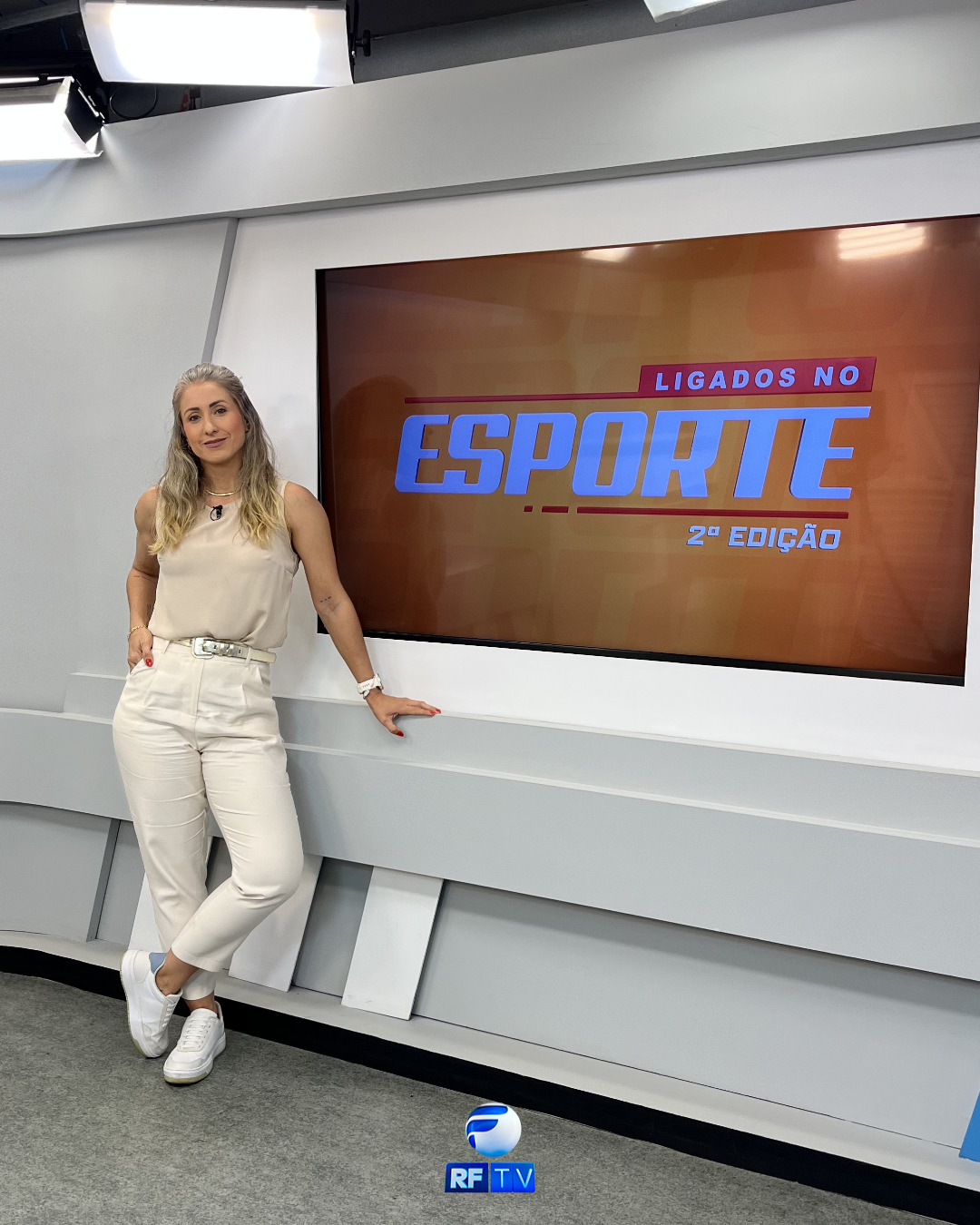 Ligados no Esporte – 2ª edição com Ana Cecília Pereira

Os principais lances, análises e tudo o que movimenta o mundo esportivo você acompanha aqui! Futebol, bastidores, resultados e destaques das principais competições do Brasil e do mundo, com a apresentação de Ana Cecília Pereira.

Fique por dentro de tudo que acontece no esporte, com informação, opinião e os momentos que marcaram o dia.

📺 Ligados no Esporte – 2ª edição — AO VIVO
🗓️ De segunda a sexta
⏰ Às 20h

Onde assistir:
📡 RFTV – TV aberta canal 8.1
📡 TVRO da Embratel (canal 120)
▶️ YouTube: @rftvoficial
📱 App RFTV Play