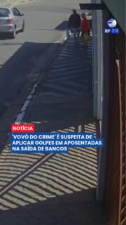 🚨 Idosa é investigada por aplicar golpes após saques bancários em SP

A polícia investiga uma idosa suspeita de aplicar golpes em aposentadas logo após elas realizarem saques bancários na zona norte e zona leste de São Paulo.

Uma das vítimas foi Emelinda, de 77 anos, que teve R$ 1.621 furtados depois de ser abordada pela suspeita ao sair do banco. A criminosa ofereceu ajuda para carregar compras até a casa da aposentada e, já no imóvel, pediu para usar o banheiro. Aproveitando a distração, ela furtou o dinheiro deixado sobre um móvel.

Outro caso semelhante aconteceu com outra aposentada, chamada Vera, que também foi enganada após uma abordagem amigável da suspeita.

A polícia acredita que os crimes possam ter sido praticados pela mesma mulher e alerta idosos para evitarem andar com grandes quantias em dinheiro após saques bancários.

#SãoPaulo #Golpe #Policia #Idosos #Noticias #Segurança #Aposentados