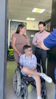 🚨 Alerta total

O pequeno Enzo, que conquistou o coração de tanta gente, acaba de viver mais um capítulo emocionante da sua história 💙

Nossa equipe acompanhou de perto o momento em que ele recebeu a tão aguardada nova cadeira de rodas — uma conquista cheia de significado, superação e esperança.

Prepare o coração, porque a vitória do Enzo é de todos nós! 🙌

Confira essa história emocionante.

#AlertaTotal #Superação #BoaNotícia #Emoção #RFTV #HistóriaQueInspira