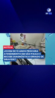 Uma adolescente de 13 anos, moradora da Grande São Paulo, passou por um momento delicado após receber um diagnóstico equivocado de gravidez em um hospital de Guarulhos.
A jovem deu entrada com dores abdominais e enjoo, e exames iniciais indicaram uma suposta gestação de quatro a cinco semanas. No entanto, a mãe desconfiou do resultado e recusou a realização de um exame transvaginal. Após a repetição dos testes, foi confirmado que não havia gravidez.
Posteriormente, os médicos identificaram um cisto no útero, que pode ter causado os sintomas apresentados. A família suspeita de possível troca de amostras de sangue, devido à divergência nos resultados.
Além do impacto físico, a adolescente também sofreu abalo emocional com a situação e agora aguarda cirurgia para retirada do cisto.
A família afirma que pretende buscar justiça para que casos como esse não se repitam. O hospital informou que lamenta o ocorrido e abriu investigação para apurar possíveis falhas no atendimento.
#Saúde #Guarulhos #GrandeSP #ErroMédico #Justiça #Notícias #RFTV