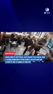 Mulher esfaqueia cabeleireiro após reclamar de corte de cabelo em SP

Uma mulher de 27 anos foi detida após esfaquear um cabeleireiro pelas costas dentro de um salão de beleza na Barra Funda, Zona Oeste de São Paulo. Segundo relatos, ela estaria insatisfeita com o corte da franja feito pelo profissional.

Câmeras de segurança registraram o momento em que a suspeita se aproxima do cabeleireiro, que atendia outra cliente, e desfere o golpe. Funcionários e seguranças conseguiram conter a mulher logo após a agressão.

O caso repercutiu nas redes sociais e está sendo investigado pelas autoridades.

#SãoPaulo #BarraFunda #Cabeleireiro #SalãoDeBeleza #Agressão #CasoPolicial #Violência #Notícia #Brasil #PortalDeNotícias #Jornalismo