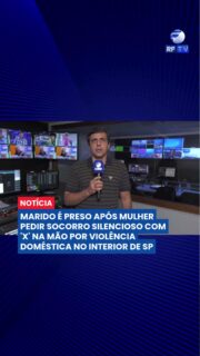Sinal com batom ajuda mulher a denunciar violência doméstica e leva à prisão em Americana

A Guarda Municipal de Americana (GAMA) atendeu, neste domingo (3), uma ocorrência de violência doméstica que terminou com a prisão de um homem, após um pedido de socorro feito de forma silenciosa pela vítima.

A equipe foi acionada depois que uma funcionária de um estabelecimento comercial, na Rua Orlando Dei Santi, percebeu um sinal de ajuda: a mulher desenhou um “X” com batom na palma da mão e mostrou discretamente. A funcionária reconheceu o gesto como um possível pedido de socorro e chamou a GAMA.

No local, os agentes abordaram o suspeito, que não portava itens ilícitos. Em conversa reservada, a vítima confirmou que o homem era seu marido e relatou agressões físicas e psicológicas. Segundo ela, no mesmo dia, ele teria quebrado seu celular, puxado seu cabelo e impedido que ela saísse de casa.

Aproveitando a ida ao comércio, a mulher conseguiu pedir ajuda sem levantar suspeitas — atitude que foi fundamental para a intervenção.

A vítima foi encaminhada para atendimento médico. O caso foi apresentado à autoridade policial de plantão, que determinou a prisão do agressor, que permanece à disposição da Justiça.

#Americana #ViolênciaDoméstica #Denúncia #GAMA #Segurança #ProteçãoÀMulher #Justiça #Notícia