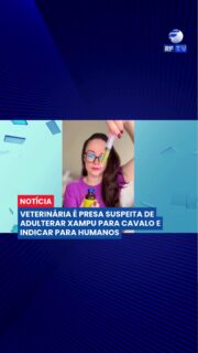 🚨 Veterinária é presa suspeita de vender shampoo de cavalo para humanos
Uma médica veterinária e influenciadora foi presa suspeita de vender shampoos e outros produtos feitos originalmente para cavalos como se fossem indicados para uso humano. A promessa era de cabelos mais saudáveis e crescimento acelerado dos fios.
Segundo as investigações, não existe comprovação científica de que os produtos tragam benefícios para o cabelo humano. A polícia também encontrou vídeos publicados nas redes sociais em que a suspeita aparecia adulterando os produtos.
O caso segue sendo investigado pelas autoridades.
#Polícia #Investigação #Veterinária #Influenciadora #Shampoo #Cabelo #Brasil #Notícia #PortalVeloz #RFTV