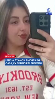 🚨 Jovem de 27 anos é morta dentro de casa; ex-companheiro é o principal suspeito
Uma jovem de 27 anos foi morta a tiros dentro de casa na Zona Norte de São Paulo. A vítima, identificada como Letícia Alves de Oliveira, foi atacada na residência onde morava, no bairro Tremembé.
Segundo a polícia, o principal suspeito do crime é o ex-companheiro da jovem, um homem de 52 anos que não aceitava o fim do relacionamento. Familiares relataram que a relação era marcada por discussões e episódios de intimidação.
De acordo com as investigações, o suspeito invadiu o imóvel armado e efetuou vários disparos. Letícia chegou a tentar se esconder no banheiro, enquanto familiares tentavam impedir a ação. Ela não resistiu aos ferimentos.
O homem fugiu após o crime e é procurado pela polícia. O caso é investigado como feminicídio.
#Feminicidio #SaoPaulo #ViolenciaContraMulher #Justica #Noticias #Tremembe #Seguranca #Policia #Atualidades #Brasil #ViolenciaDomestica #Investigacao