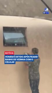 HOMEM É FLAGRADO FILMANDO MULHER DURANTE BANHO EM JABOTICABAL

Uma mulher foi vítima de invasão de privacidade em Jaboticabal (SP). Um vizinho de 22 anos foi filmado enquanto colocava um celular pela janela de um apartamento térreo para registrar imagens da vítima durante o banho.

A ação foi flagrada por uma testemunha, que gravou o momento e ajudou a identificar o suspeito. O caso gerou revolta e está sendo investigado pelas autoridades.

#Jaboticabal #Polícia #InvasãoDePrivacidade #Segurança #SãoPaulo #Notícias #Crime  #PortalDeNotícias