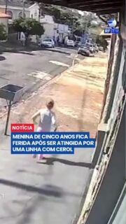 MENINA DE 5 ANOS FICA FERIDA APÓS SER ATINGIDA POR LINHA COM CEROL

Uma menina de apenas 5 anos ficou ferida após ser atingida por uma linha de pipa com cerol na Grande São Paulo. A criança caminhava pela calçada quando a linha enroscou em seu pescoço, causando ferimentos graves.

Ela foi socorrida às pressas para uma unidade de saúde e precisou levar cinco pontos devido aos cortes. O caso reforça o alerta sobre os perigos do uso de cerol e de linhas cortantes, que continuam colocando em risco a vida de crianças, motociclistas e pedestres.

#Cerol #LinhaComCerol #Segurança #GrandeSãoPaulo #Acidente #Conscientização #Notícias #Criança #Brasil #PortalDeNotícias