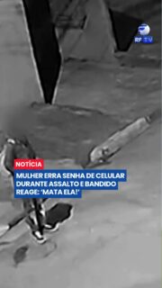 MULHER ERRA SENHA DO CELULAR DURANTE ASSALTO E BANDIDO ORDENA: "MATA ELA!"

Uma enfermeira passou por momentos de desespero enquanto seguia para o trabalho em Itapecerica da Serra (SP). Por volta das 4h da manhã, ela foi cercada por quatro criminosos que anunciaram o assalto e exigiram acesso ao celular da vítima.

Imagens de câmeras de segurança registraram a ação. Nervosa, a mulher informou uma senha incorreta e os assaltantes não conseguiram desbloquear o aparelho. Durante a abordagem, um dos criminosos chegou a ordenar que a vítima fosse morta. Apesar das ameaças, os suspeitos fugiram sem conseguir acessar o celular.

#ItapecericaDaSerra #Assalto #Segurança #SãoPaulo #Criminalidade #Polícia #Notícias #Brasil #PortalDeNotícias