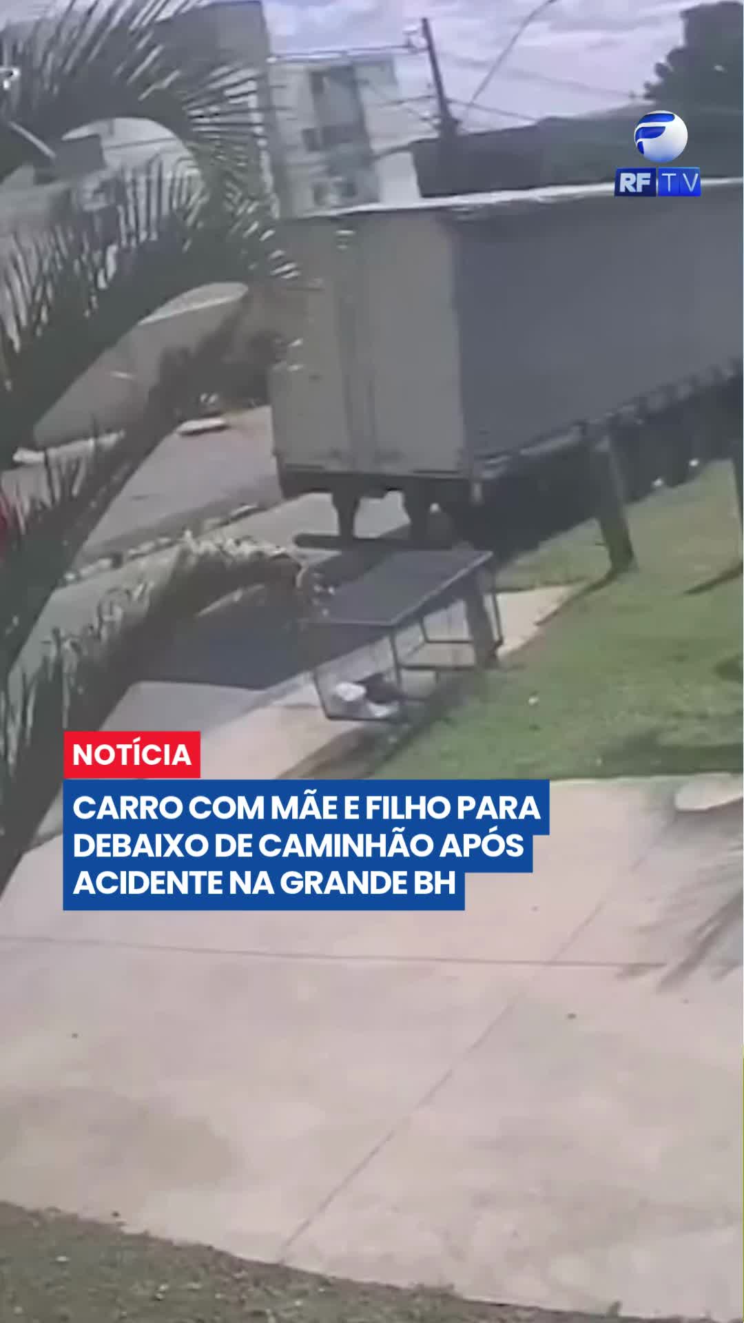 🚨 Acidente impressionante na Grande BH!

Uma mulher de 40 anos e o filho dela, de 15, ficaram feridos após o carro em que estavam ser atingido na traseira por outro veículo e acabar parando embaixo de um caminhão, em Contagem, na manhã deste sábado (6).

Imagens de câmeras de segurança registraram o momento da colisão. As vítimas ficaram presas às ferragens e precisaram ser resgatadas por cinco equipes do Corpo de Bombeiros antes de serem encaminhadas ao hospital pelo Samu.

#Contagem #GrandeBH #Acidente #Trânsito #Bombeiros #Samu