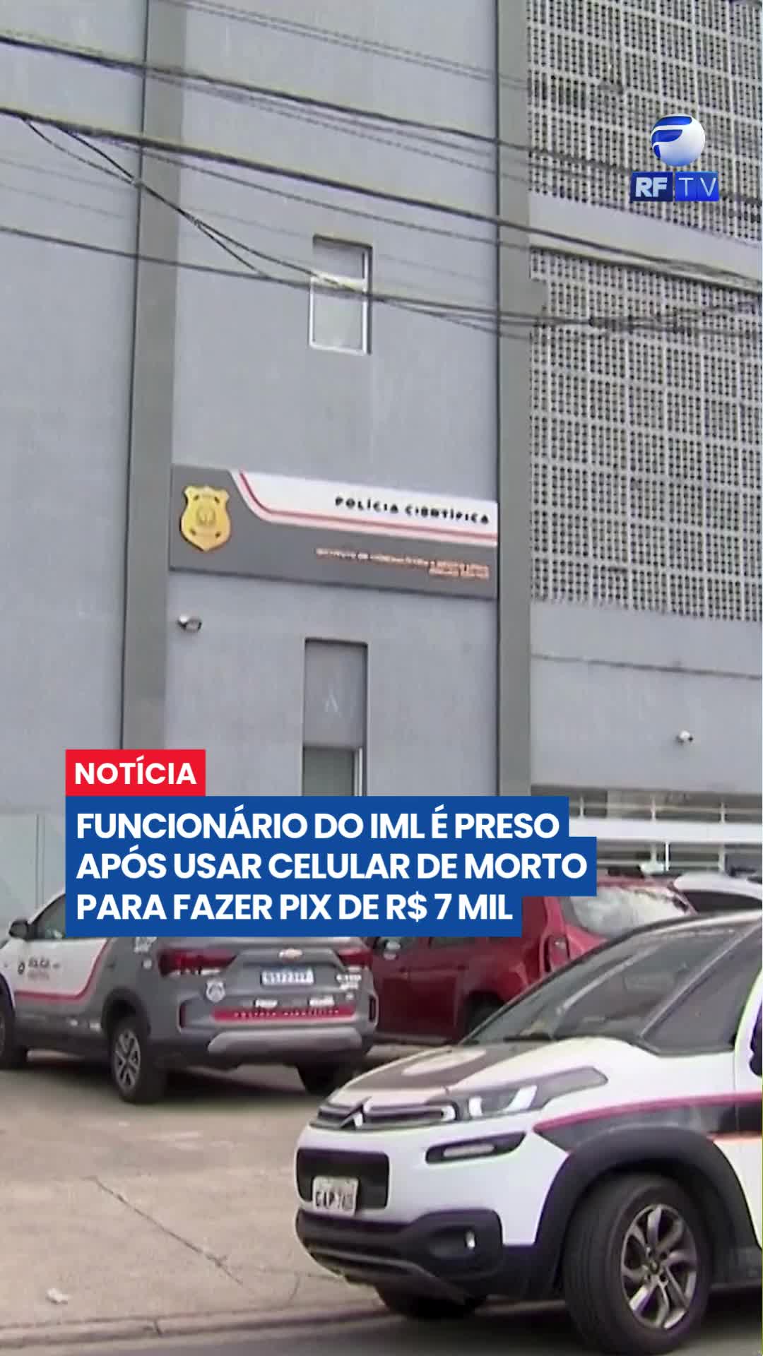 Um atendente de necrotério do Instituto Médico Legal (IML) de Santos, no litoral de São Paulo, foi preso suspeito de usar o celular de um homem morto para transferir R$ 7 mil para a própria conta bancária. A prisão preventiva foi cumprida após investigação da Corregedoria da Polícia Civil.

O caso veio à tona quando a viúva da vítima identificou uma movimentação suspeita ao tentar encerrar a conta do marido. Segundo as investigações, a transferência foi realizada poucas horas depois que o corpo deu entrada no IML. O funcionário poderá responder por crimes como peculato, furto, fraude eletrônica e destruição de vestígios.

#Santos #LitoralSP #IML #PolíciaCivil #Pix #Crime #Investigação #Justiça #SãoPaulo #Notícia #Brasil