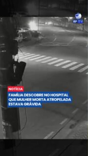 Uma tragédia marcou a vida de uma família em Santo André (SP). Priscila, de 44 anos, funcionária pública e mãe de duas filhas, morreu após ser atingida por um carro enquanto aguardava no acostamento devido a uma falha mecânica no veículo em que estava.
Imagens de câmeras de segurança mostram dois carros trafegando em alta velocidade quando um deles perdeu o controle e atingiu a vítima. Durante os quatro dias em que permaneceu internada, médicos descobriram que Priscila estava grávida. O caso é investigado como homicídio culposo, quando não há intenção de matar.
#SantoAndré #Acidente #Trânsito #SãoPaulo #HomicídioCulposo #SegurançaNoTrânsito #Notícias #Brasil