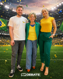 Hoje tem RF Debate!

A Copa do Mundo vai muito além das quatro linhas. O maior evento esportivo do planeta movimenta economias, conecta culturas, desperta paixões e cria histórias que ficam marcadas para sempre na memória dos torcedores.

No programa de hoje, os jornalistas Noêmia Gomes, Ana Cecília Pereira e Roberto Gardinalli debatem como a Copa se tornou um fenômeno global capaz de impactar bilhões de pessoas dentro e fora dos estádios.

📺 Não perca o RF Debate, hoje, às 21h, na RFTV. Uma conversa especial sobre o evento que transforma o futebol em um dos maiores espetáculos da Terra.

#RFDebate #RFTV #CopaDoMundo #Jornalismo #Futebol #Debate #SeleçãoBrasileira #Esporte
