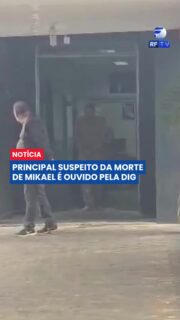 Thalys Rafael, amigo de Mikael e principal suspeito do crime, prestou depoimento na sede da DIG na manhã desta quinta-feira. Durante o interrogatório, ele confirmou que era o responsável por dirigir o veículo em direção à região do Paiolzinho, local onde o corpo de Mikael, de 29 anos, foi encontrado. No entanto, o suspeito não assumiu a autoria do homicídio.
Um dos pontos que chamou a atenção dos investigadores é que Thalys também não negou envolvimento na morte. Segundo a polícia, ele não confessou o crime, mas igualmente não apresentou uma negativa direta sobre sua participação nos fatos.
As investigações apontam ainda que, após o desaparecimento de Mikael, Thalys teria tentado extorquir a família da vítima, exigindo R$ 50 mil. Ele segue preso preventivamente. A Polícia Civil aguarda os resultados dos laudos periciais e a conclusão de novas diligências para finalizar o inquérito.