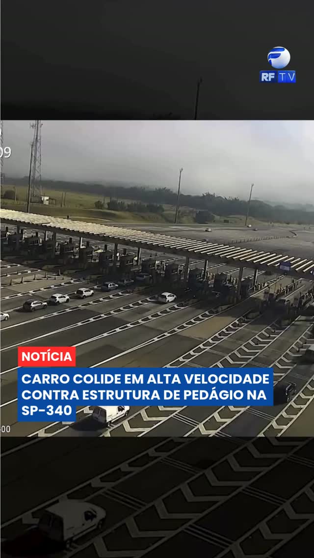 Acidente em pedágio:
Um grave acidente na rodovia Governador Adhemar Pereira de Barros (SP-340), em Jaguariúna, resultou na morte de um jovem de 24 anos. Imagens de segurança registraram o veículo em alta velocidade colidindo contra a mureta e a estrutura de sustentação da praça de pedágio, provocando o desabamento de parte da cobertura. O motorista foi socorrido, mas não resistiu aos ferimentos. Outras pessoas sofreram ferimentos leves por causa dos destroços. A Polícia Civil investiga as causas e o caso foi registrado como homicídio culposo na direção de veículo.
#Noticias #Trânsito #Jaguariuna #SP340 #SegurancaNoTransito #PoliciaCivil #Jornalismo #Informacao
