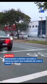 ⚖️ O número de processos relacionados a organizações criminosas e milícias cresceu de forma expressiva no Brasil nos últimos cinco anos, segundo dados do Conselho Nacional de Justiça (CNJ).
O levantamento mostra que as novas ações penais na primeira instância passaram de cerca de 1,7 mil, em 2020, para 3,3 mil, em 2025 — uma alta de 98%. No mesmo período, o número de processos pendentes de julgamento saltou de aproximadamente 5 mil para 13 mil, crescimento de 155,9%.
O CNJ lançou um painel específico para acompanhar esses processos e identificar gargalos na atuação da Justiça. No primeiro semestre de 2026, foram registrados 13.786 julgamentos relacionados ao crime organizado, entre ações penais, recursos e outros processos.
O que esses números revelam sobre o avanço do crime organizado no país? Comente.
#RFTV #PortalVeloz #CrimeOrganizado #CNJ #Segurança #Justiça