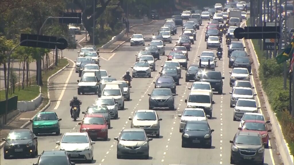 VOCÊ TAMBÉM SOFRE COM O TRÂNSITO AÍ NA SUA CIDADE?