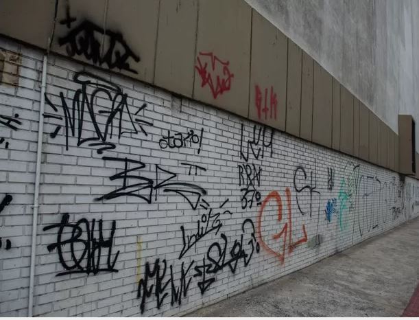 Você acha que a punição para o vandalismo deveria ser maior?