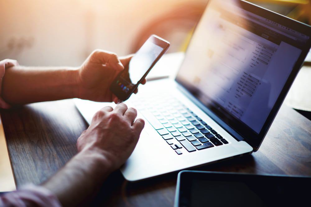 Você passa muito tempo na frente do celular ou do computador?