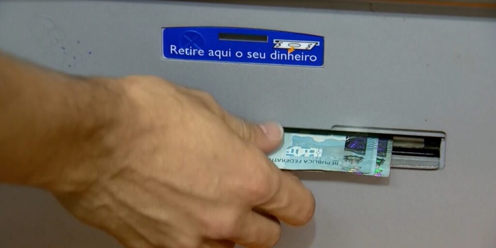 Saques da poupança superam aplicações em setembro