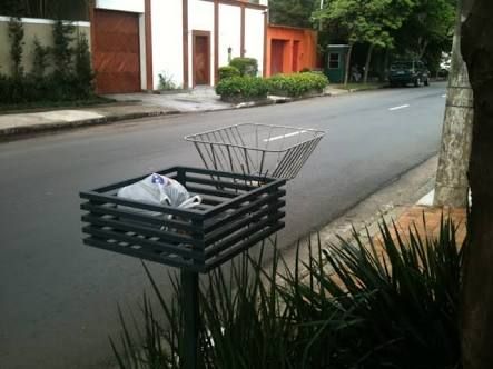 Você já passou por esse problema, dos vizinhos compartilharem a sua lixeira?