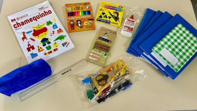 A prefeitura da sua cidade oferece kit de material escolar individual para os estudantes?