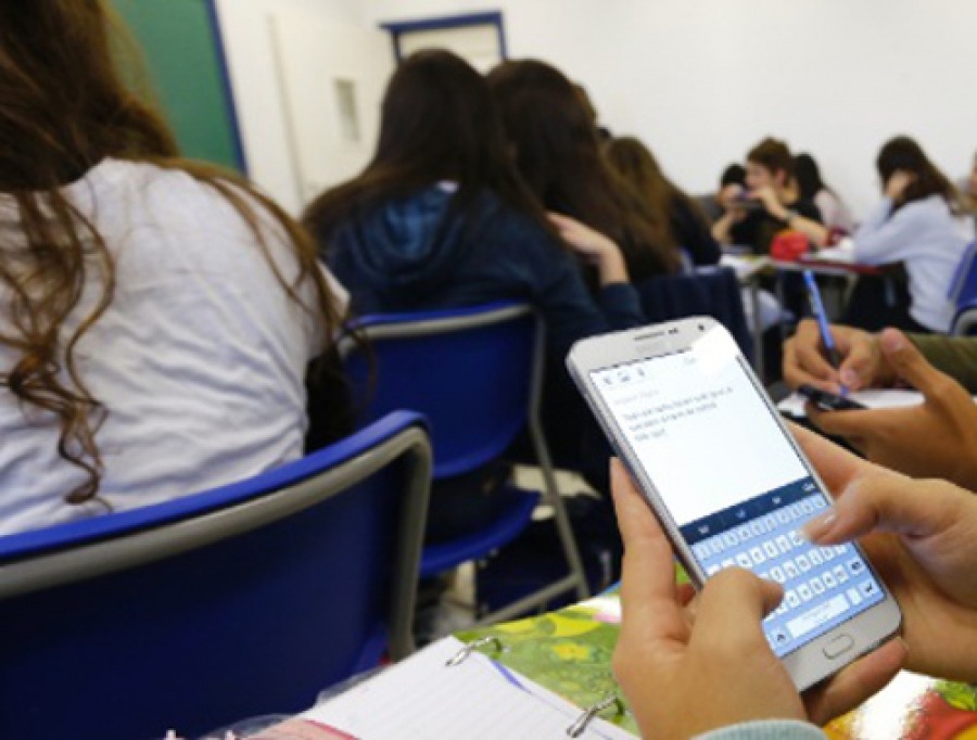 Você é a favor do uso do celular na sala de aula?
