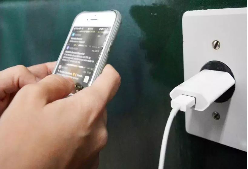 Você usa o seu aparelho celular conectado na tomada ?
