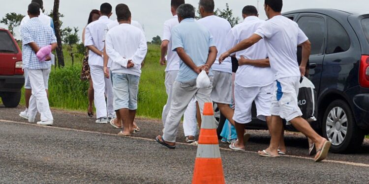 Você é a favor da saidinha de presos em feriados?