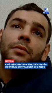 A Polícia Civil concluiu o inquérito e indiciou um homem pelos crimes de tortura e lesão corporal contra a própria filha, de apenas 3 anos. A investigação teve início após a criança dar entrada em uma unidade de saúde com diversos ferimentos pelo corpo.
Segundo os investigadores, os laudos periciais e os depoimentos reunidos durante a apuração apontaram indícios de agressões recorrentes. O caso foi encaminhado ao Ministério Público, que deverá analisar as medidas cabíveis.
A criança recebeu atendimento médico e segue sendo acompanhada pelos órgãos de proteção. O caso continua sob acompanhamento das autoridades.
#Polícia #Justiça #ProteçãoInfantil #Crime #Investigação #Brasil #Segurança #Notícias #Urgente