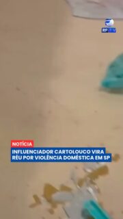O influenciador e jornalista Lucas Strabko, conhecido como Cartolouco, tornou-se réu em um processo por violência doméstica após a Justiça de São Paulo aceitar a denúncia apresentada contra ele. O caso envolve acusações de agressão e comportamento abusivo feitas por uma ex-namorada.
Segundo as investigações, o processo ganhou força após novos relatos de outras ex-companheiras. A defesa de Cartolouco nega as acusações e afirma que está colaborando com a Justiça durante o andamento do caso.
Com o recebimento da denúncia, o influenciador passa à condição de réu e responderá ao processo, no qual terá direito à ampla defesa e ao contraditório.
#Justiça #ViolênciaDoméstica #Polícia #Investigação #SãoPaulo #Brasil #Notícias #Crime #Atualidades