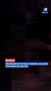 Cada vez mais brasileiros estão deixando de atender ligações de números desconhecidos. 📱

O aumento das chamadas automáticas, do telemarketing abusivo e das tentativas de golpe tem mudado o comportamento de quem usa o celular. Segundo a Agência Nacional de Telecomunicações (Anatel), o Brasil registra bilhões de ligações por mês, muitas delas feitas por sistemas automatizados. Com isso, muita gente passou a ignorar chamadas desconhecidas, bloquear contatos e priorizar aplicativos de mensagens para se comunicar.

A mudança de hábito também traz consequências. Pessoas relatam que deixam de atender ligações importantes por receio de cair em golpes, enquanto especialistas reforçam a importância de adotar medidas de segurança sem abrir mão de contatos realmente necessários.

Você costuma atender ligações de números que não conhece? 💬

#RFTV #PortalVeloz #Brasil #Golpes #Noticias #Brasil