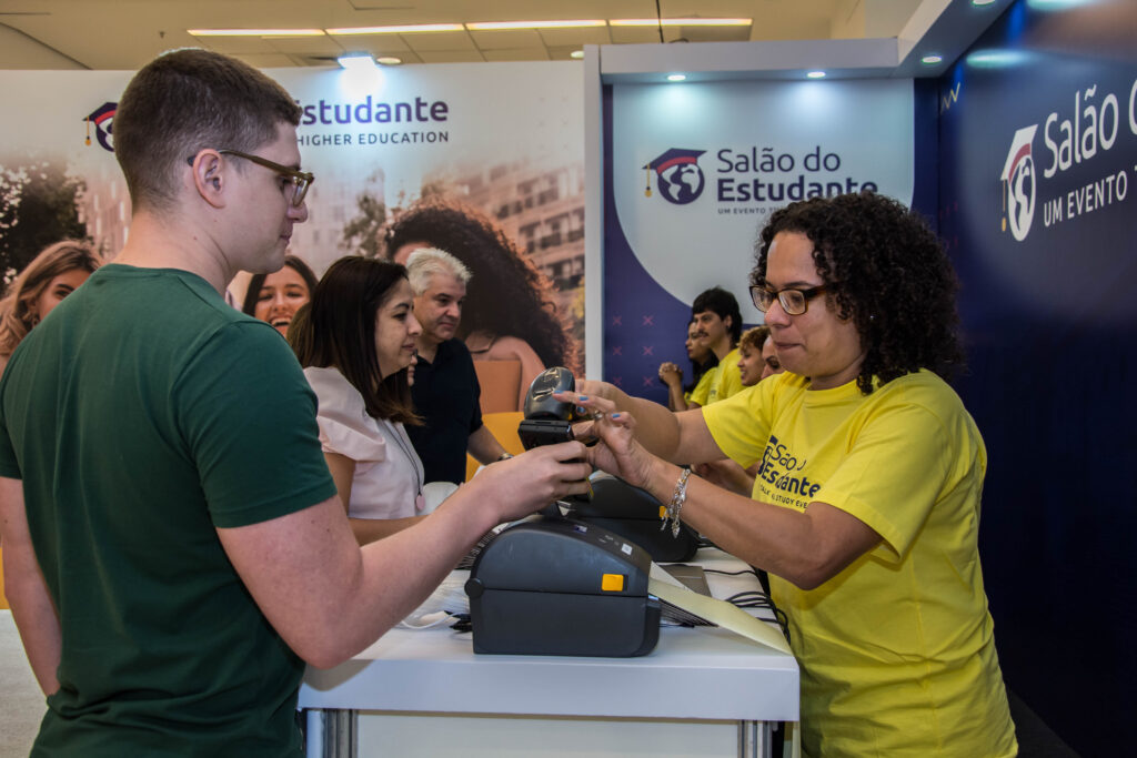 Salão do Estudante oferece oportunidades no exterior