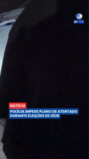 A Polícia Civil investiga um grupo suspeito de planejar um atentado durante o período das eleições presidenciais de 2026 🚔
A operação foi realizada após uma investigação identificar movimentações consideradas suspeitas e possíveis preparativos para uma ação criminosa. Segundo as autoridades, foram cumpridas medidas contra investigados e materiais foram apreendidos para análise. O objetivo é entender a estrutura do grupo, identificar possíveis envolvidos e esclarecer quais seriam os planos.
As investigações continuam com a perícia dos materiais recolhidos e a coleta de novas informações. As autoridades reforçam que o caso segue em andamento e que outras medidas podem ser adotadas conforme o avanço da apuração.
Na sua opinião, ações de inteligência são fundamentais para evitar crimes antes que aconteçam? 💬
#RFTV #PortalVeloz #RioGrandeDoSul #Investigacao #Noticias #Brasil