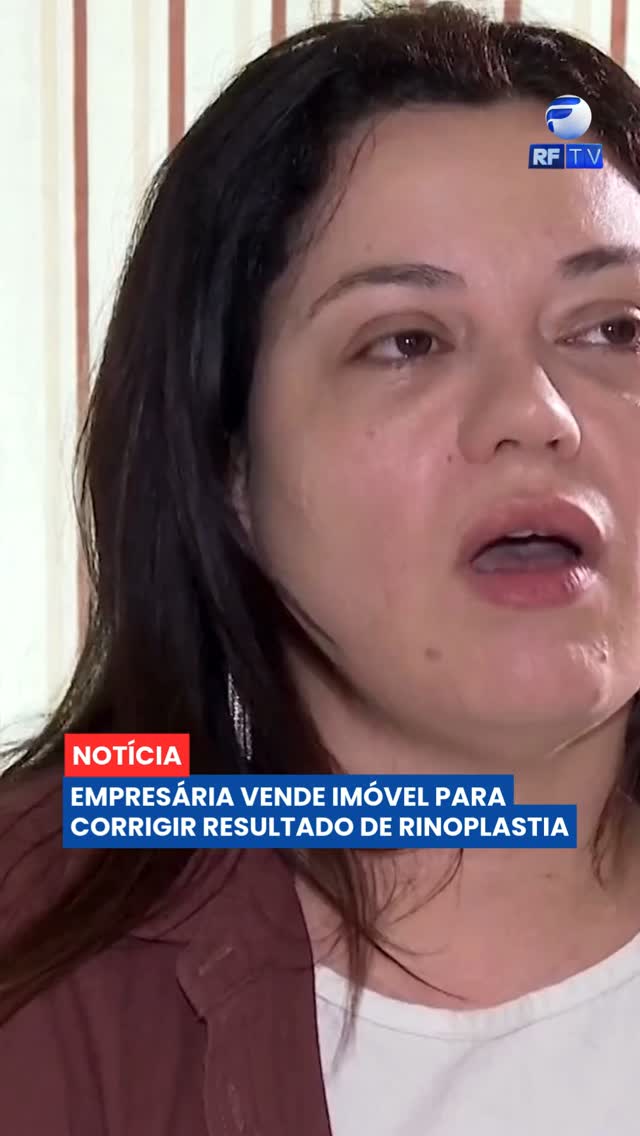 😔 Uma empresária de São Paulo precisou vender uma casa herdada dos pais para custear uma nova cirurgia após um procedimento estético no nariz que, segundo ela, não teve o resultado esperado.

Vanessa viajou para Goiânia em 2021 para realizar uma rinoplastia. De acordo com o relato dela, o resultado foi insatisfatório e deixou sequelas, incluindo dificuldades para respirar. Meses depois, ela tentou buscar reparação com o mesmo profissional, mas a consulta acabou sendo cancelada.

Em 2022, Vanessa assinou um acordo e recebeu de volta os honorários médicos pagos inicialmente, mas afirma que permaneceu sem ressarcimento de custos hospitalares adicionais. Dois anos após a primeira cirurgia, ela precisou vender o imóvel herdado dos pais para financiar uma nova intervenção.

👉 Acompanhe outras histórias e os desdobramentos do caso na RFTV e no Portal Veloz.

#RFTV #PortalVeloz #SãoPaulo #CirurgiaPlástica #Rinoplastia #Saúde