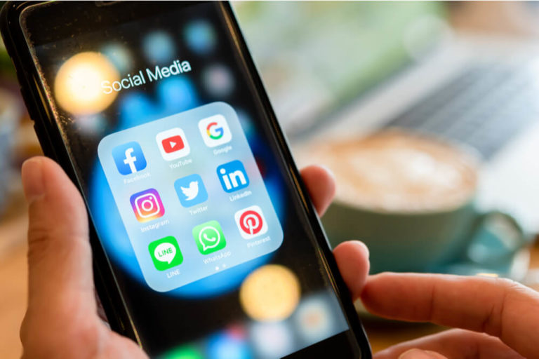Você concorda com a regulamentação das redes sociais no Brasil ?