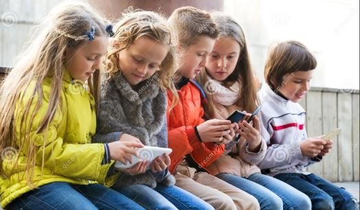 Você deixa seu filho muito tempo no celular ?