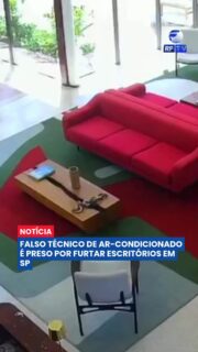 Um homem foi preso em São Paulo suspeito de se passar por técnico de ar-condicionado para invadir escritórios e praticar furtos. Segundo a investigação, ele aproveitava o disfarce para entrar nos prédios sem levantar suspeitas.
Após acessar os imóveis, o suspeito furtava equipamentos eletrônicos, dinheiro e outros objetos de valor. A ação criminosa foi registrada por câmeras de segurança e ajudou a Polícia Civil a identificar o homem.
O suspeito foi localizado e preso. Agora, a polícia investiga se ele participou de outros furtos com o mesmo modus operandi e busca identificar possíveis vítimas.
#SãoPaulo #Polícia #Crime #Furto #Investigação #Segurança #Brasil #Notícias #Urgente