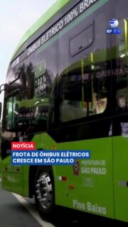 A cidade de São Paulo está ampliando sua frota de ônibus elétricos como parte das ações para reduzir a poluição e melhorar a qualidade do ar.
Os novos veículos fazem parte do plano de modernização do transporte público, com foco na diminuição da emissão de gases poluentes e na promoção de uma mobilidade mais sustentável. A iniciativa também se integra a outras ações tecnológicas da capital, como o programa Smart Sampa, sistema de monitoramento inteligente que auxilia na segurança urbana e na gestão da cidade.
A expectativa é que a expansão da frota contribua para tornar o transporte público mais eficiente, silencioso e ambientalmente responsável, alinhando inovação, mobilidade e sustentabilidade.
#SãoPaulo #Mobilidade #ÔnibusElétricos #Sustentabilidade #SmartSampa #MeioAmbiente #TransportePúblico #Brasil #Notícias